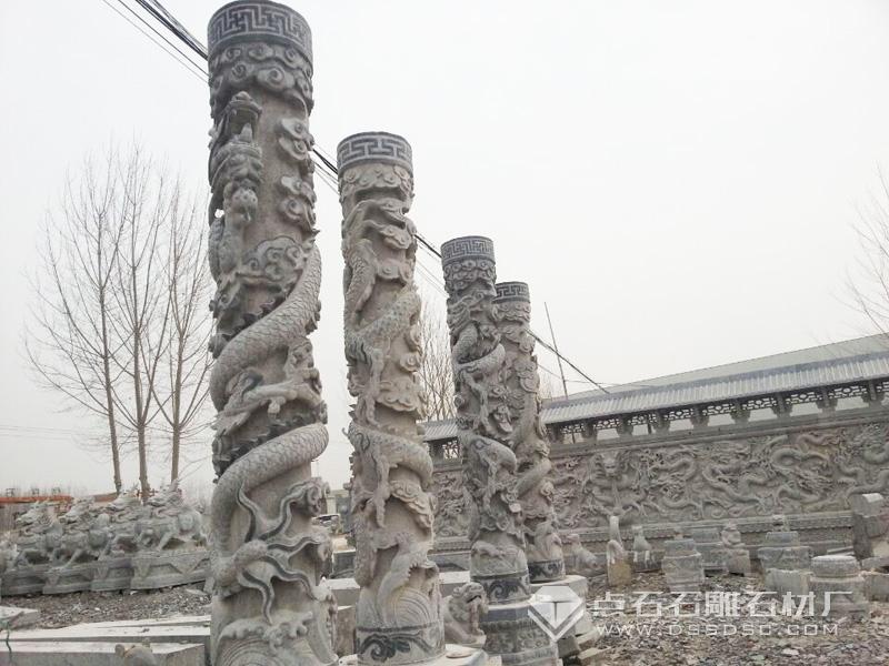 石雕龍柱