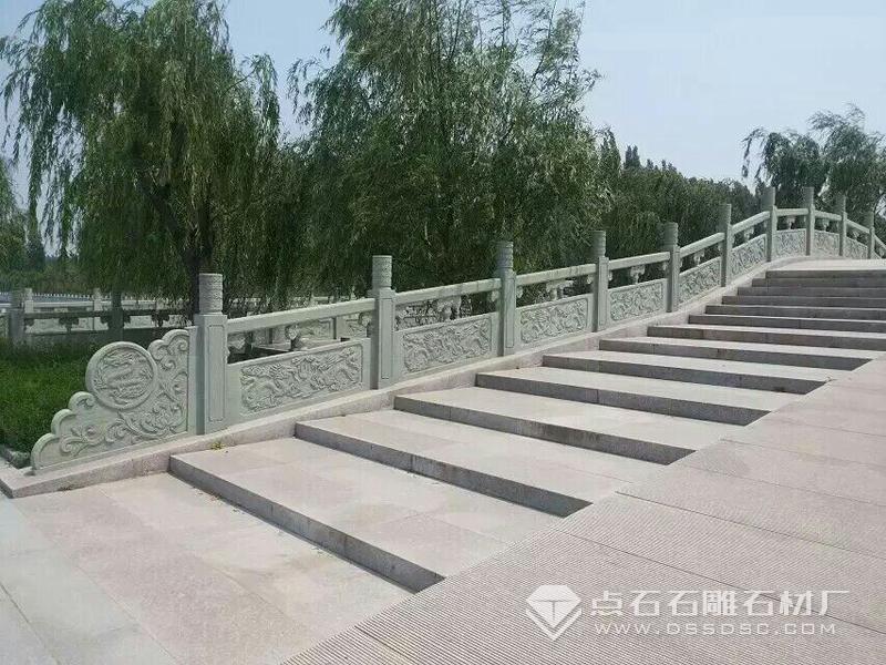砂巖石欄桿